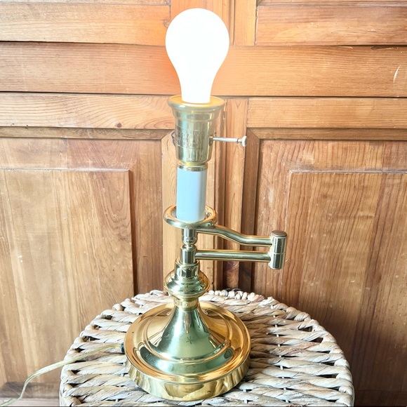 Underwriters Laboratories Vintage Brass Swing Arm Portable Desk Table Lamp - Picture 15 of 17